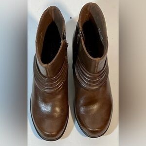 CLARKS BROWN LEATHER ZIP ANKLE BOOTS
